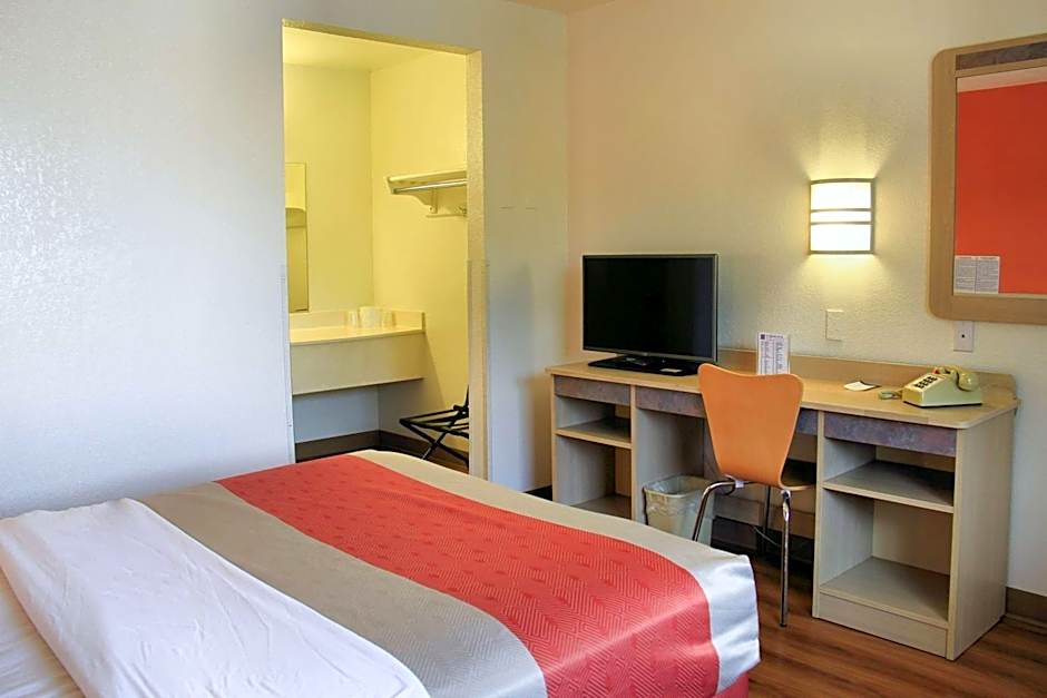 Motel 6-Enfield, CT - Hartford