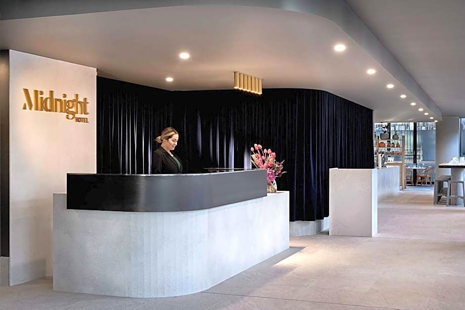 Midnight Hotel, Autograph Collection