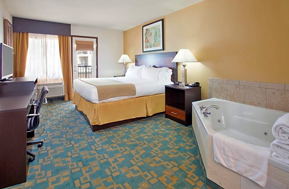 Holiday Inn Express Hotel & Suites Branson 76 Central, an IHG Hotel