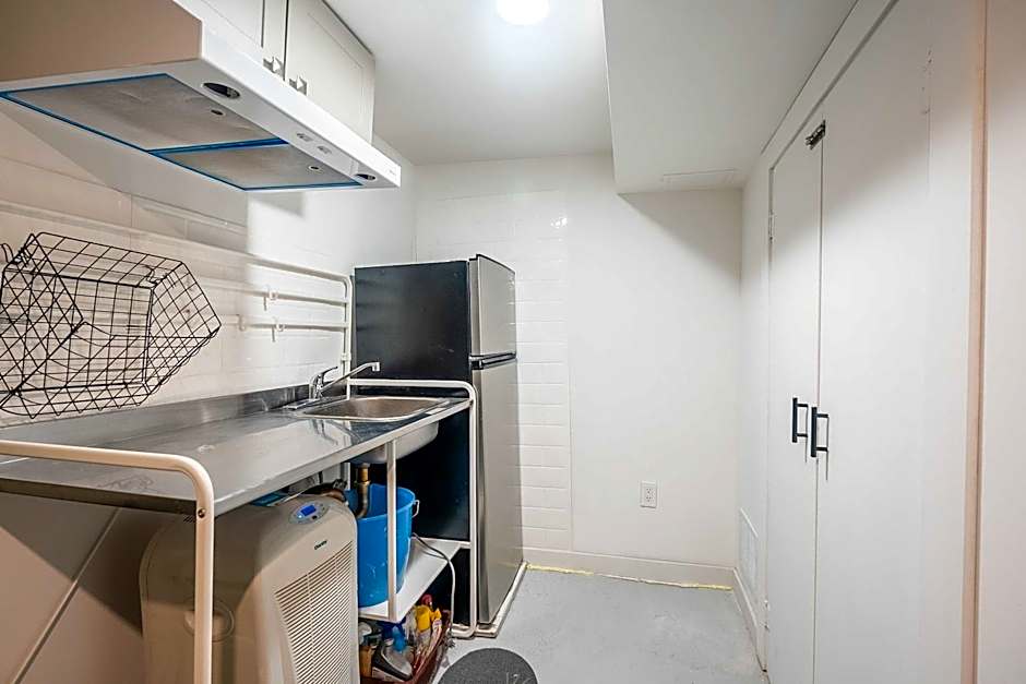 Multi-level Townhome Close to Christie Pits Park