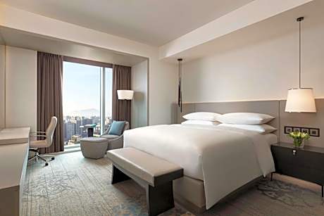 Courtyard Suite, 1 Bedroom Suite, 1 King, City view