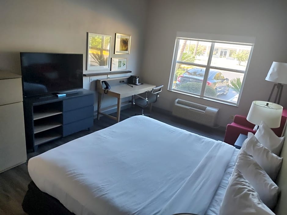 Country Inn & Suites by Radisson, Hinesville, GA
