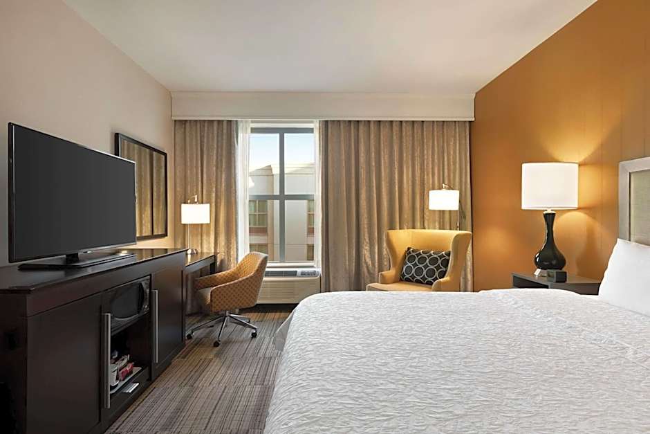 Hampton Inn By Hilton and Suites Roanoke-Downtown, VA