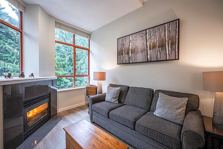 Alpenglow Lodge Snooze Studio with Den by MVA