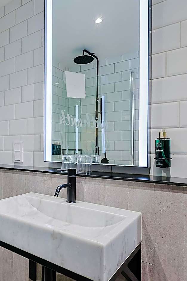 Hotel With Urban Deli