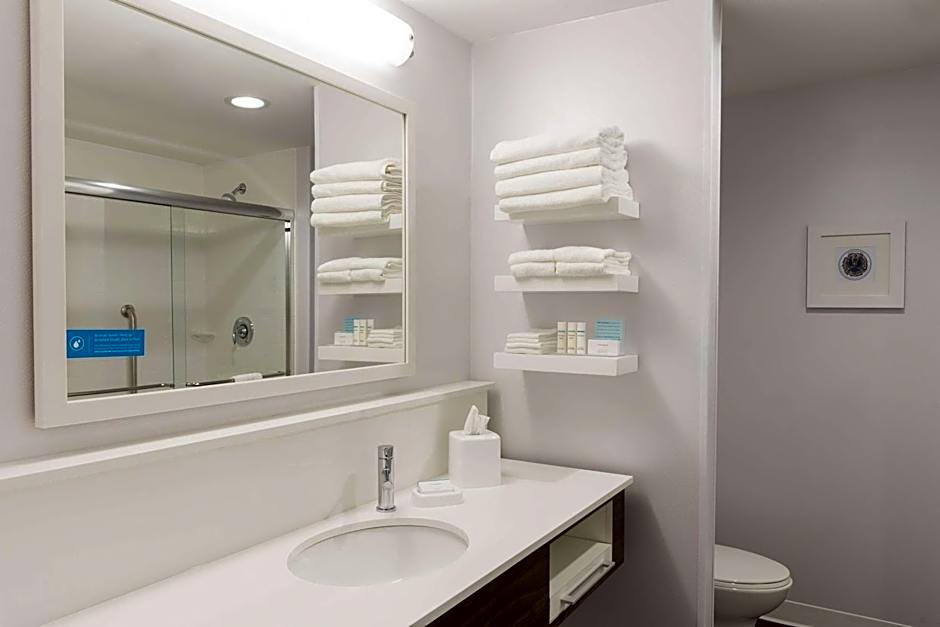 Hampton Inn & Suites by Hilton Chicago Schaumburg IL