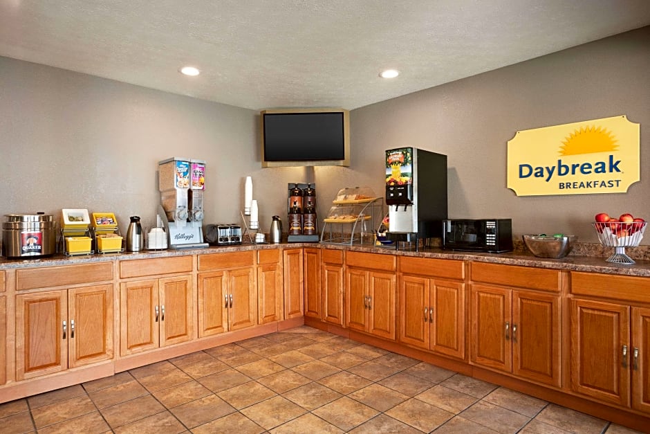 Days Inn by Wyndham Willoughby Cleveland