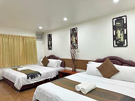 Deluxe Two Queen Beds