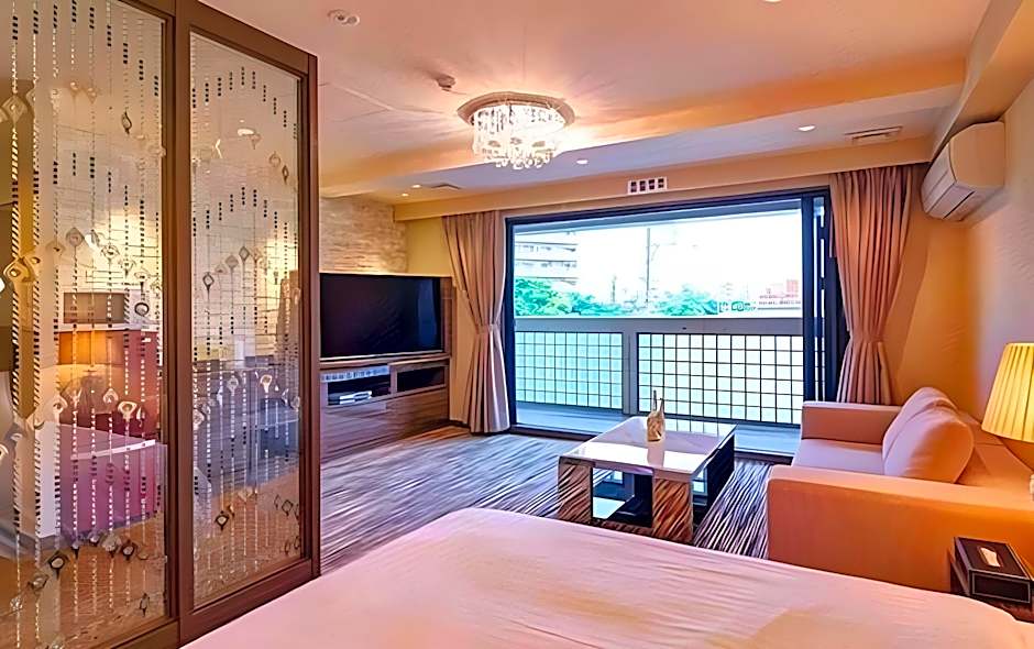 Secret House MAKISHI