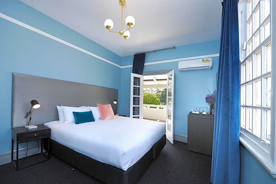 The Stirling Arms Hotel