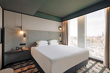 One-Bedroom Superior Suite with City View