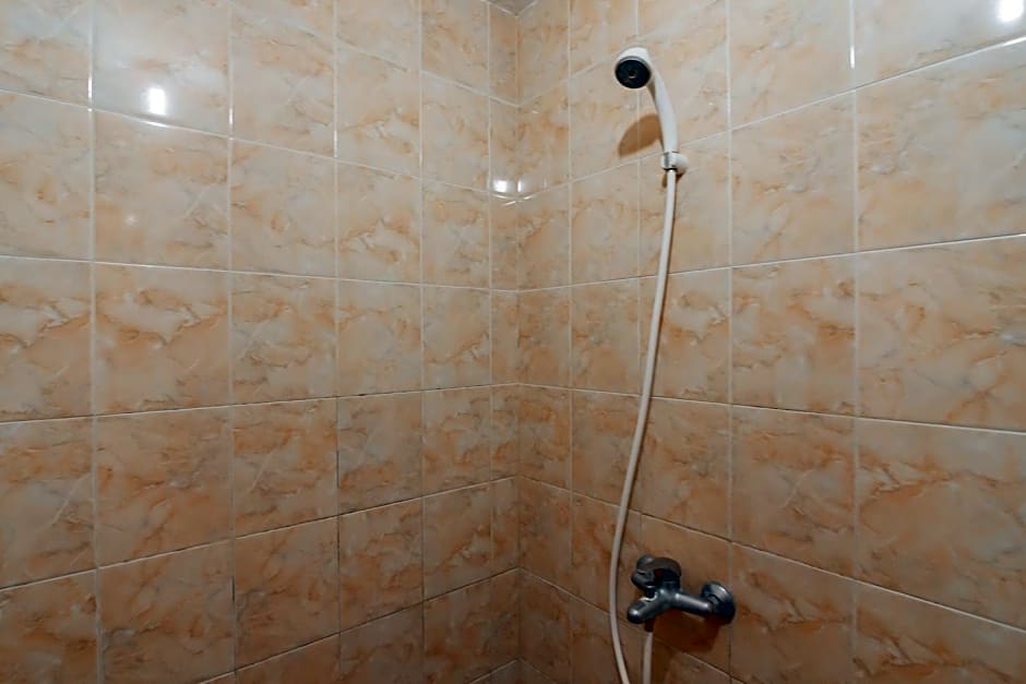 RedDoorz Syariah @ Afifah Guest House near Bikasoga Sport Center