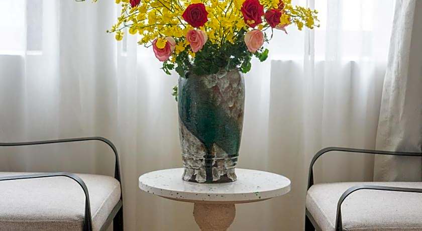 Me Saigon Boutique Hotel