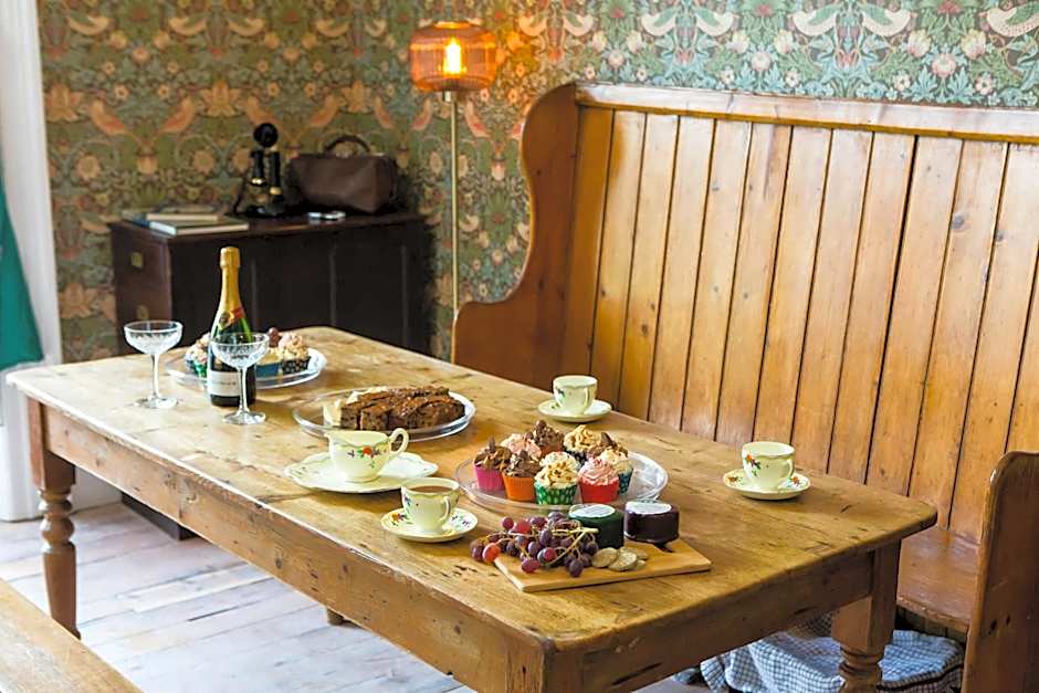 Skeldale House 'All Creatures Great & Small' Luxury Apartments & Studios in Askrigg, Yorkshire Dales