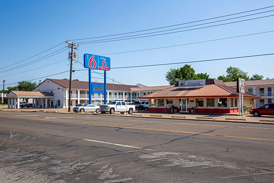 Motel 6-Bryan, TX - University Area