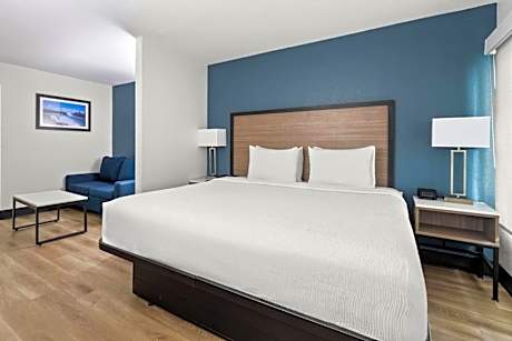 King Suite with Bathtub w/Grab Bars - Mobility Accessible/Non-Smoking
