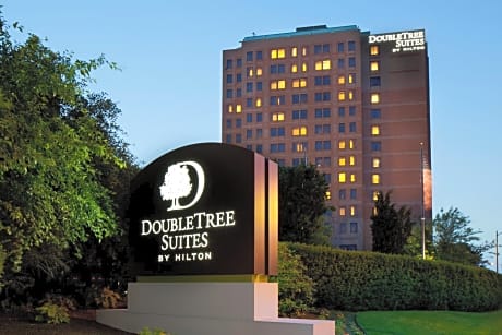 DoubleTree Suites by Hilton Hotel Boston - Cambridge