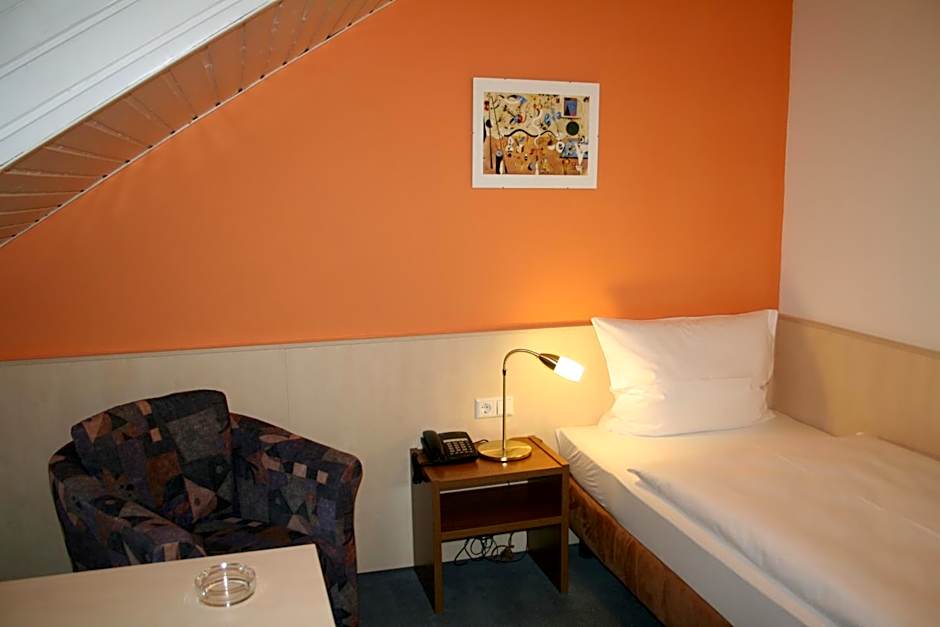 Photo 1 of 9 of Single Room