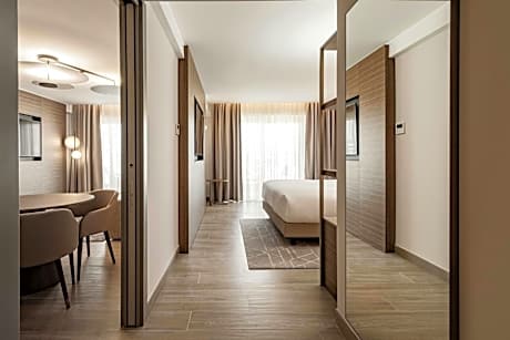 One-Bedroom King Suite with Sofa Bed and Terrace - City View