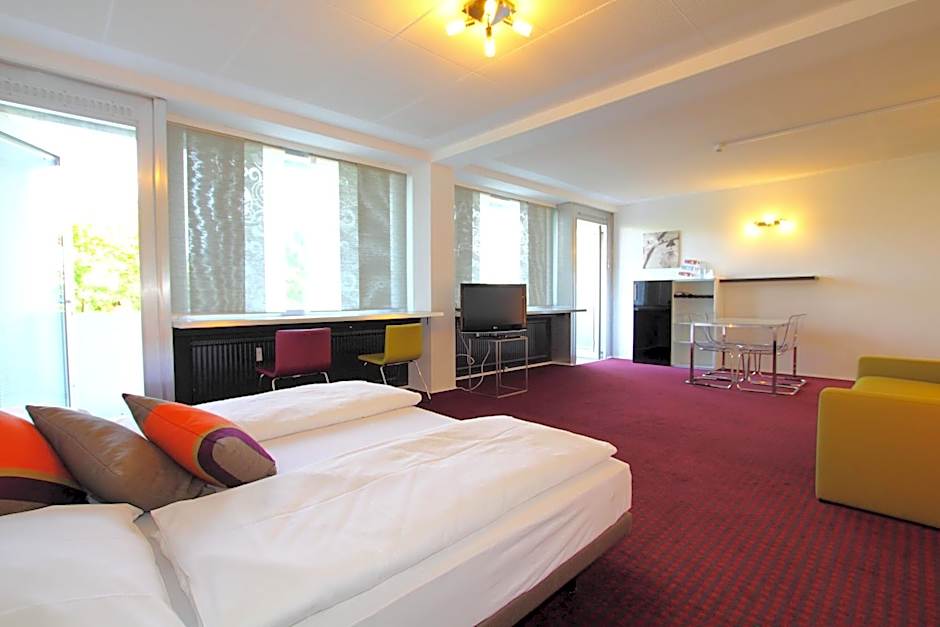 College Garden Hotel