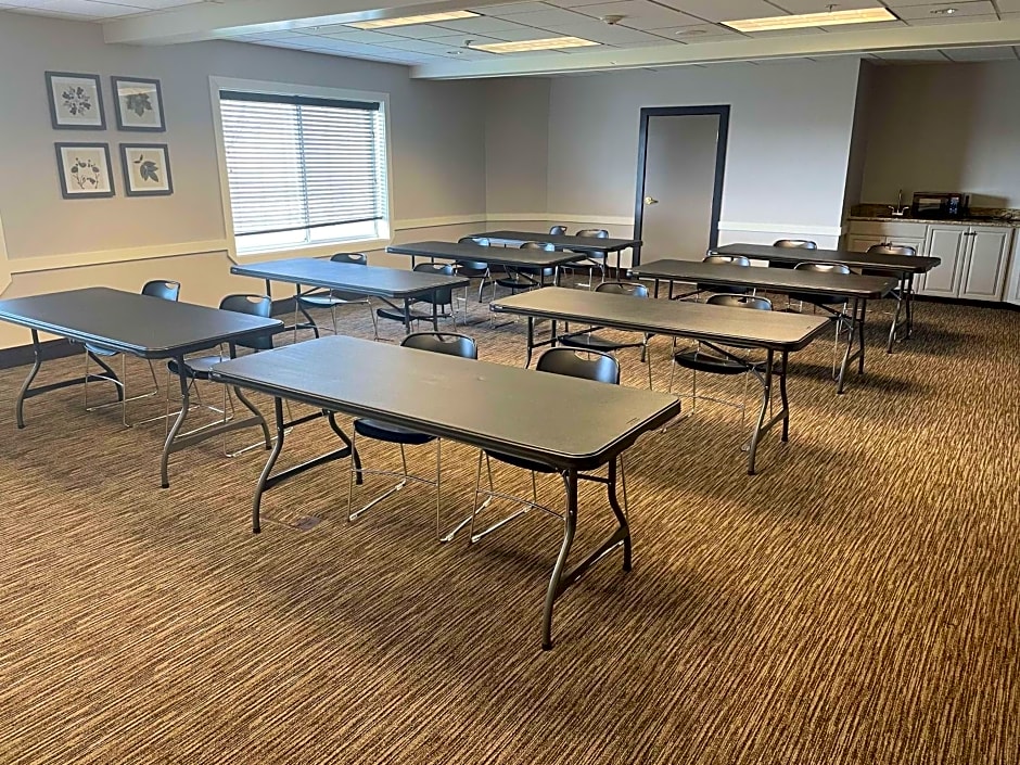 Country Inn & Suites by Radisson, Council Bluffs, IA