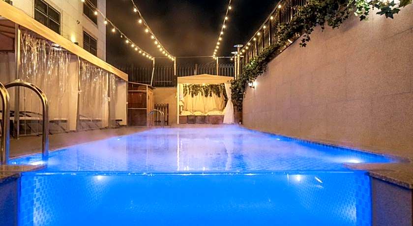 Hotel February Dong Seong Ro