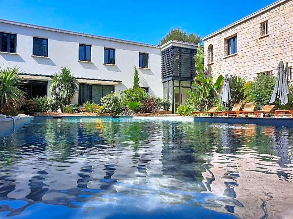 Hôtel Particulier Cassis - HPC Suites Cassis Centre - Parking Securisé & Piscine Chauffée