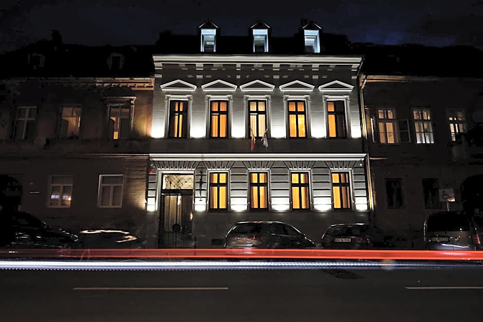 CASA CHITIC - HOTEL & RESTAURANT- Str Nicolae Balcescu 13