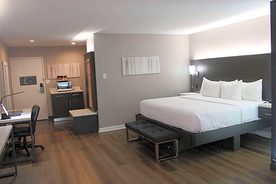 Clarion Pointe Marshall