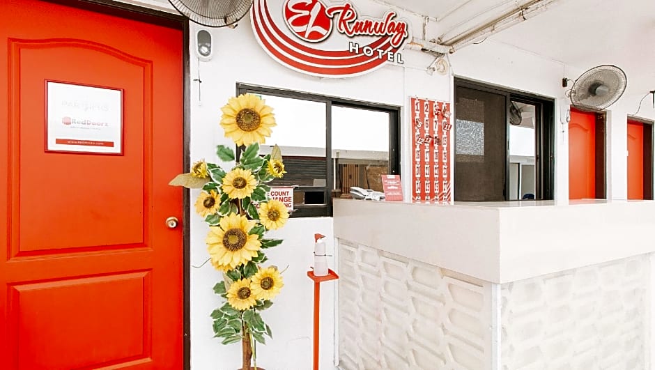 RedDoorz @ EL Runway Hotel Bulacan