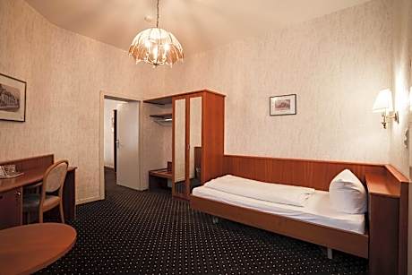 Triple Room with Private Bathroom