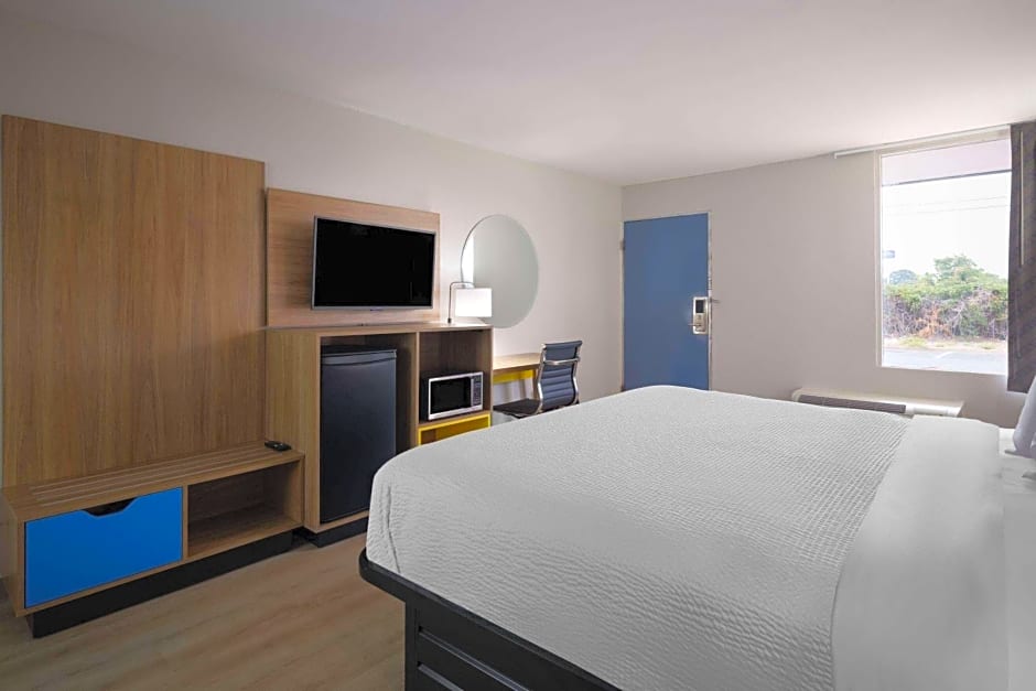 Days Inn by Wyndham Montgomery I-85