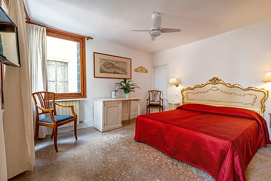 San Luca Flats