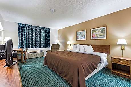 1 King Bed | Suite, Nsmk, Hot Tub, Micfridge