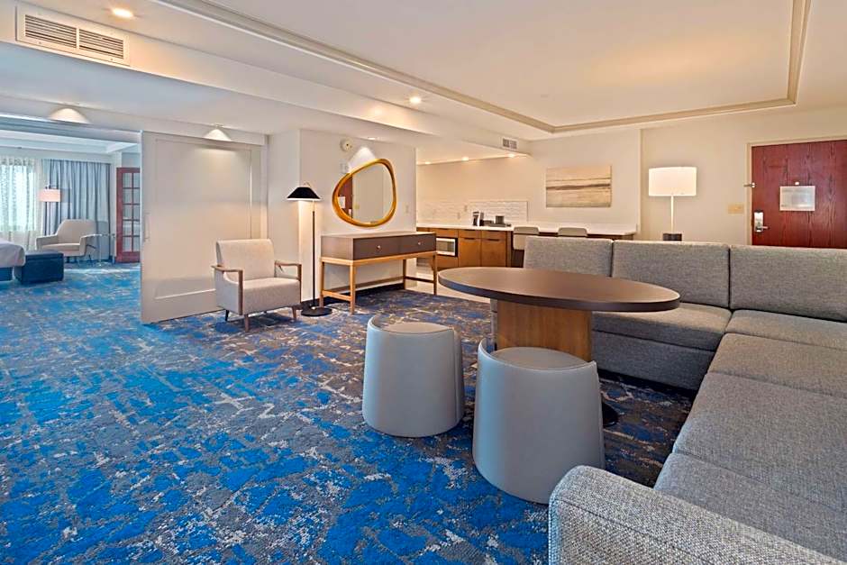 Embassy Suites By Hilton Hotel Tampa-USF/Near Busch Gardens