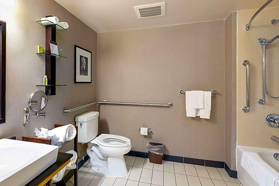 DoubleTree By Hilton Hotel Savannah Airport