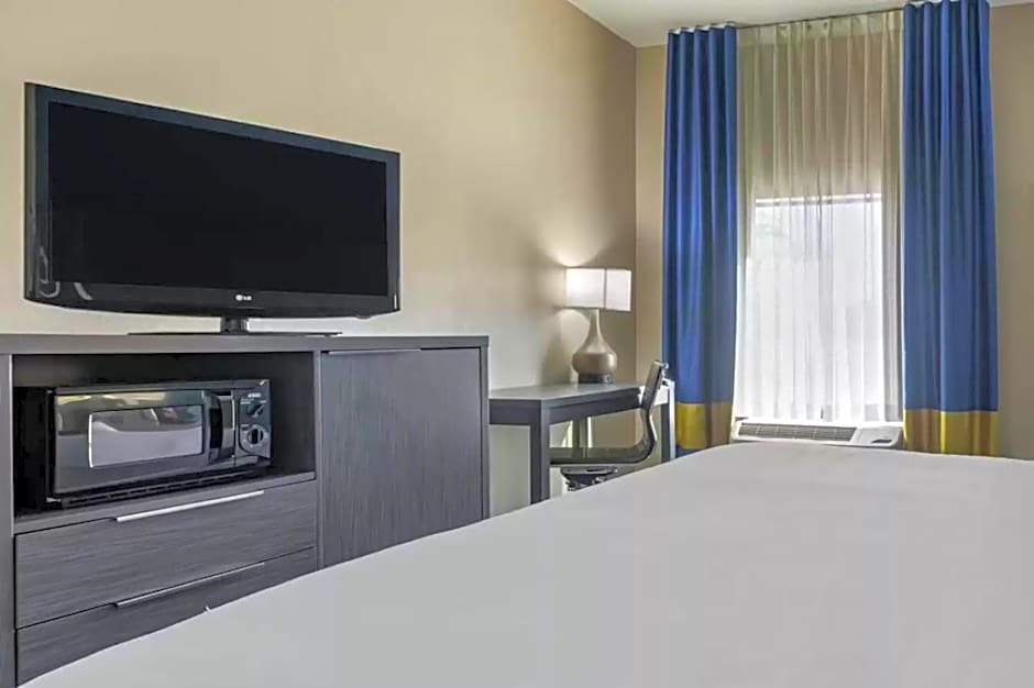 Comfort Inn & Suites Pauls Valley - City Lake