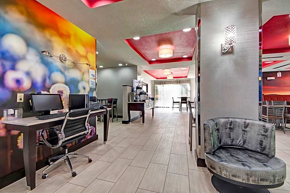 Holiday Inn Express and Suites Oklahoma City North By IHG