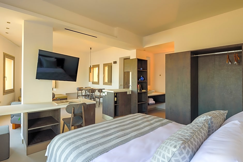 Photo 1 of 15 of Panorama Suite, Jacuzzi®, View