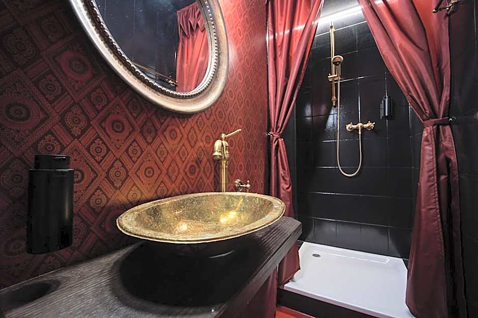 Peanut Medieval Lodge