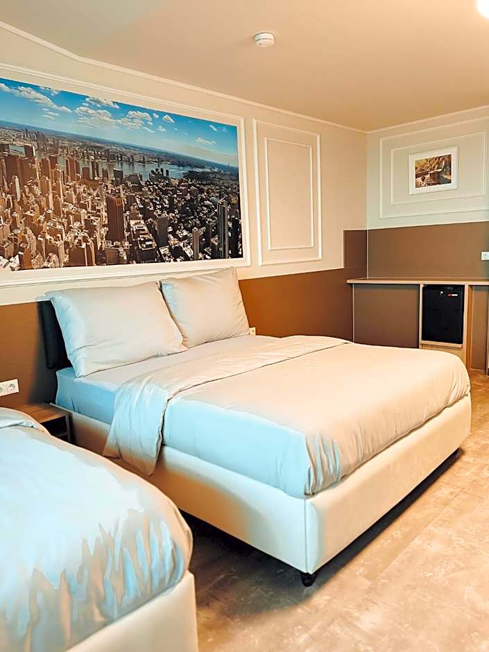 F Hotel 24h Check-In