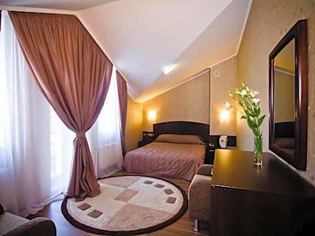 City Club Hotel