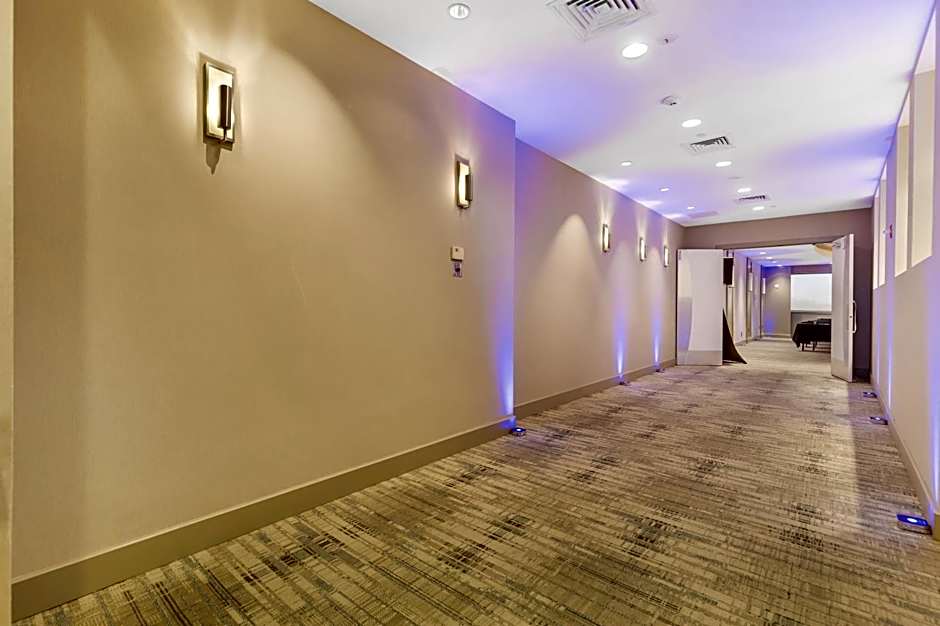 Four Points by Sheraton Boston Newton