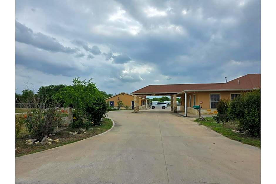 Atria Inn & Suites By OYO, Jourdanton, TX