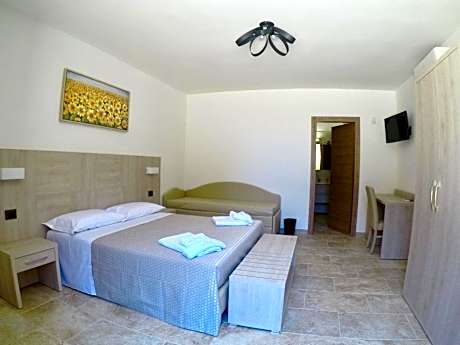 Quadruple Room with Private Bathroom