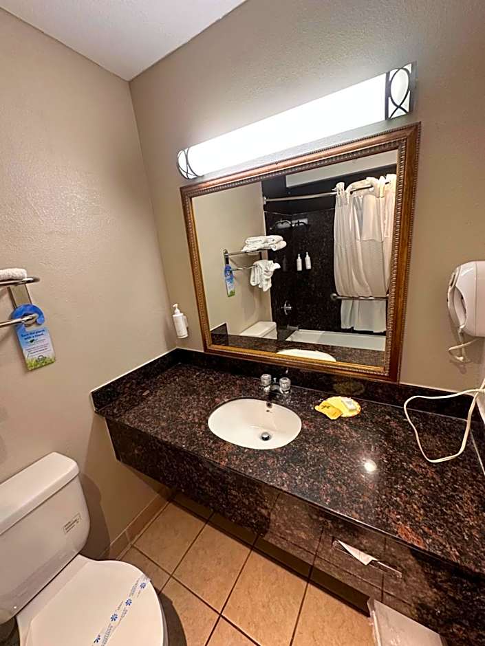 Days Inn & Suites by Wyndham Artesia