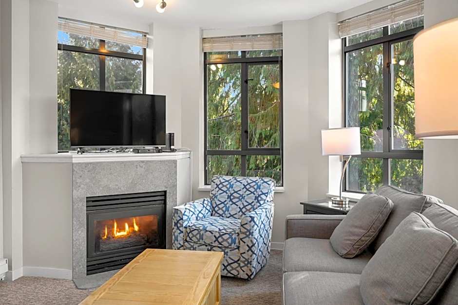 Alpenglow Lodge Two Bedroom Apartment with Private Hot Tub by MVA