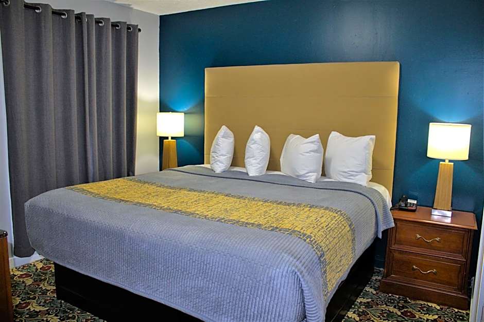 Hometowne Inn & Suites