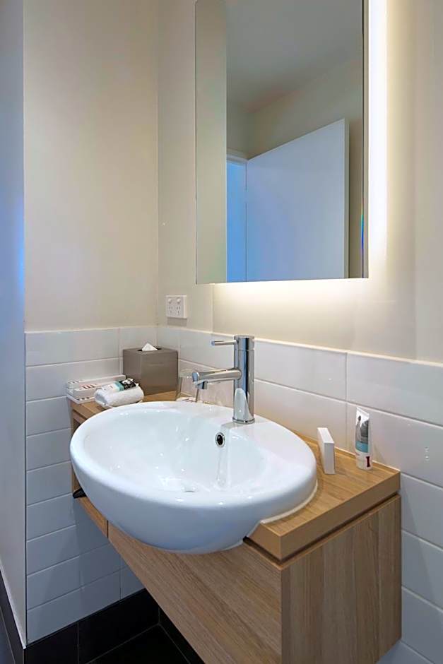 Mercure Melbourne Therry Street