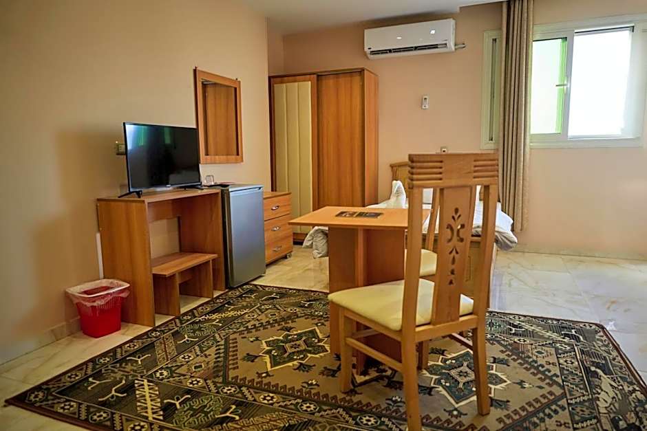 Grand Pyramid View Hotel